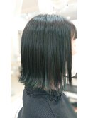 切りっぱなしボブ　と　セクショニングカラー　Hazy green