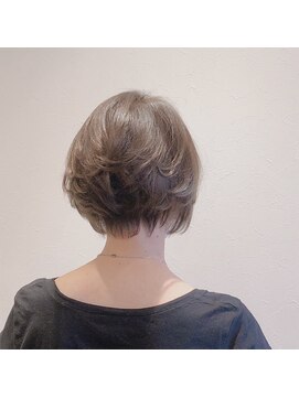 ヘア アンド フェイス トコ(Hair&Face toco) スウィンググラボブの髪型