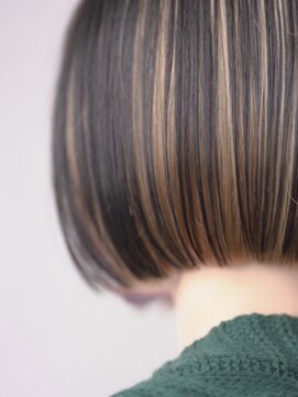 アルウ(Aru) 個性派をアンプレラカラー