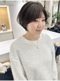 大人かわいい黒髪丸みショートボブ耳掛け
