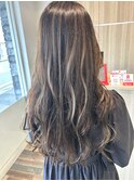 白髪ぼかしハイライト スモーキーアッシュ レイヤーカット