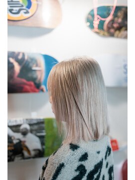 ホワイトブリーチ　ボブ