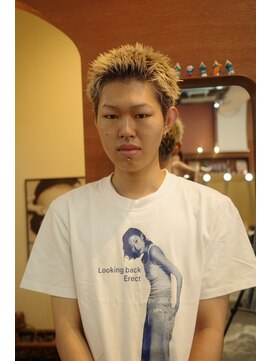 エディ(Edy) メンズスパイキーショート刈り上げケアブリーチブロンド韓国ヘア