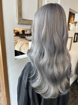 トロニー(TLONY) ホワイトシルバー　ダブルカラー　stylist/miaki