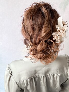 シアン(CYAN) シニヨンおすすめ！結婚式三つ編みヘアセット