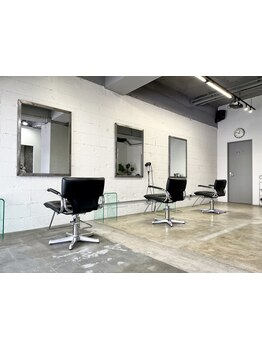 【口コミ要Check】スタイリッシュでオシャレな店内に気分が上がる◎リピーター多数の人気サロン《COCORA》