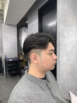 クロムトウキョウ ザ バーバー ネオン 新宿店(CHROM TOKYO the Barber ne/on) 毛流れセンターパート