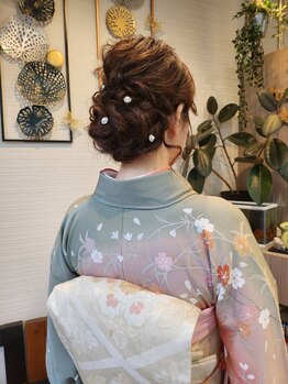 マコ(mako)の写真/360度どこから見ても美シルエット！プロの技で魅せる崩れないヘアセット・着付け技術