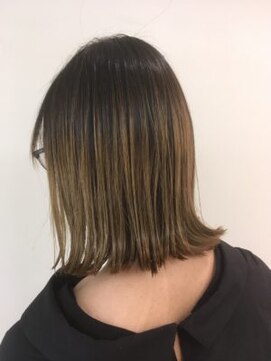 ラドンナアデッソ(LA.DONNA ADDESSO) 外ハネ切りっぱなしＢＯＢ