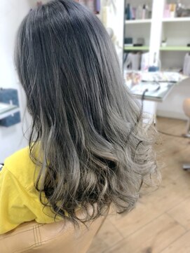 トゥエンティーフォー 泉大津店(24) グラデーションカラーロングスタイル