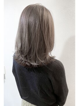 ヴィッカエコル (vicca 'ekolu) 《'ekolu 横山》外はねミディアム透け感スモーキーカラー