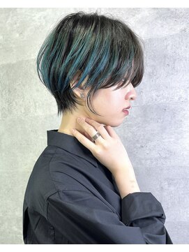 アンダーバーホワイト(_WHITE) ［なんば］耳掛けショート/マッシュ/くびれショート