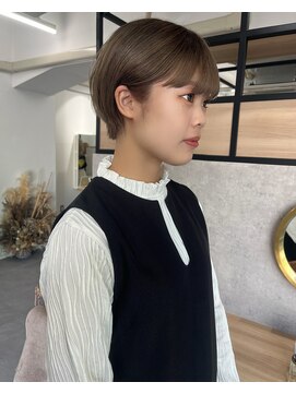 シー(thee) マッシュショート×ミルクティーベージュ