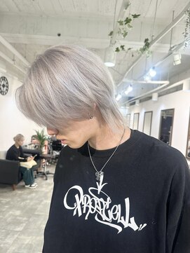 イリ 梅田(ili) 【kento限定カラー】ホワイトシルバー/ウルフカット