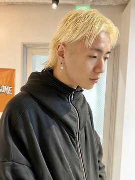 ルーム(Loom.) 抜きっぱなしブロンドショートウルフ