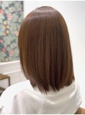 重くならないワントーングレージュ