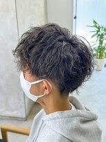 レヴィア(REVIA)&nbsp;メンズツーブロック刈り上げマッシュツイストパーマメンズカット