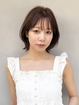 ヒトワ(hitowa) くびれボブ/顔まわりレイヤー/外ハネ/カーキアッシュ/日吉