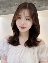 エヌアイ オモテサンドウ(ni omotesando)&nbsp;うすめバング くびれミディアム 顔まわりカット【肥田亜沙美】