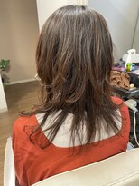 ドゥージングヘアースクラッチ(Dozing Hair Scratch)&nbsp;セミロングウルフレイヤーカット
