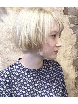 マギーヘア(magiy hair) magiyhair［nishibe］ホワイトミルクティー