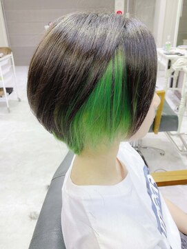 デイズ(days) グリーンインナーカラー☆ショートボブヘア　中村清彦