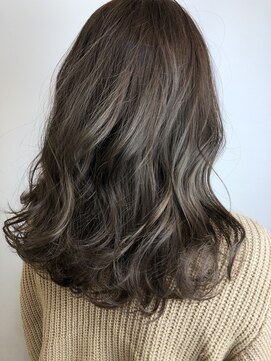 ヘア プロデュース キュオン(hair produce CUEON.) セミロング×グレージュ