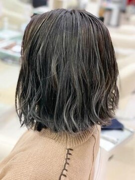 ミーティア バイ クアトロ(Meteor By QUATRO) 外ハネボブ×オリーブベージュ