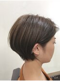 頭の形がキレイに見える前下がりショート