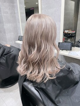 モーション 新宿(motion) ホワイトミルクティー