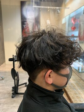 ビグディーサロン(BIGOUDI salon mukonosou) 波巻きパーマ　刈り上げショート