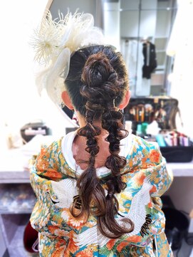 ブラウ ネイル パーティー(Blau Nail Party) 個性的ポニーテール