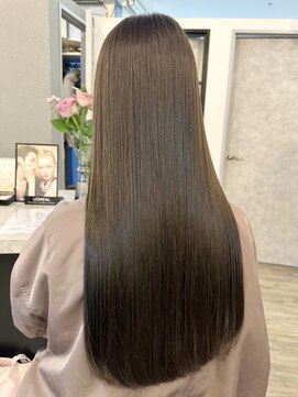 ヴィサージュバスク(VISAGE ba.s.k) アイロン要らずの艶髪に『美髪矯正』