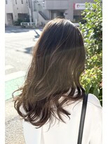 リヴナ(Livna)&nbsp;透明感たっぷりベージュハイライトカラー◎