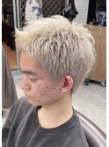 スパイキーショート×ホワイトベージュ