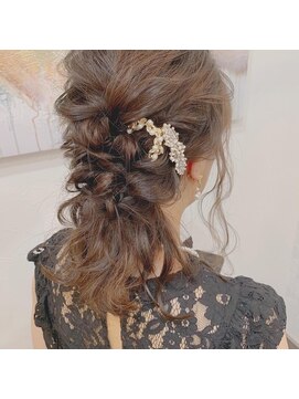 ヘアーメイクムーンリバー(hair make MOON RIVER) 編みおろしアレンジ