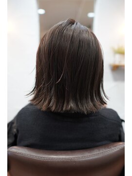 ラルゴ(LARGO) 外ハネストレート