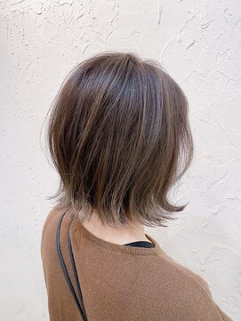 ナル 藤沢(NALU) 透明感外ハネグレーベージュ/イルミナカラー/似合わせカット藤沢