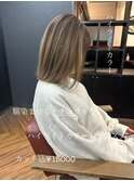 馴染ませるハイライトで全体が明るくなるカラー/ボブ