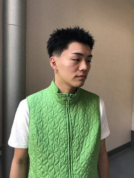 ウェルネス(Wellness) ローフェードスパイキーショート