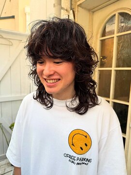 アデ オモテサンドウ(ade omotesando) 人気のウルフカットにパーマで柔らかさを出したメンズパーマヘア