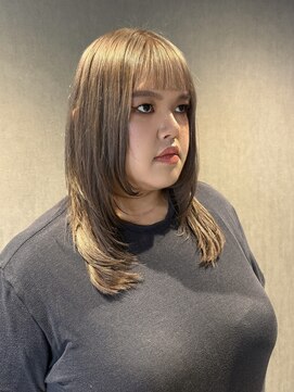 リア(Li'a) ホワイトベージュxレイヤーカット