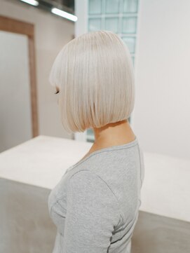 エン 栄店(enne) ホワイトブロンド×レイヤーボブ