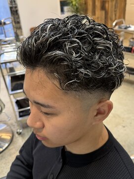 リット(lit.) MEN’S HAIR/サーフカール/刈り上げセンターパート/守谷