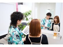 【人気の理由　その1】　お客様の髪質や履歴をプロがしっかり確認＝丁寧なカウンセリング☆