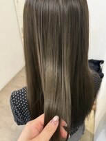 エイチ(H)&nbsp;ミルクティーベージュショートボブシースルーマッシュパーマ50代