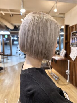 ブリッツ レボ(BLITZ-REVO) ホワイトミルク×ミニボブ ひろ