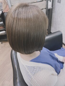 アール(R) ブリーチなしグレージュカラー