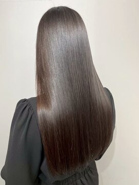 グラム(gram) 髪質改善で作る極艶ストレートロング