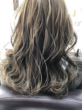 アーク(ARK from INFINI) グレージュ